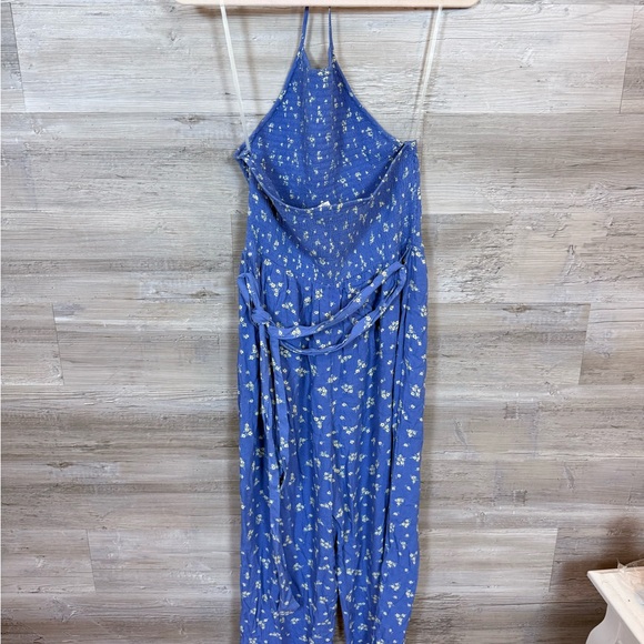 NWT American Eagle Floral Smocked Halter Jumpsuit Blue White Size M - Picture 3 of 11